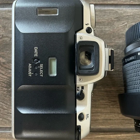 Pentax ZX-7 film camera +lens